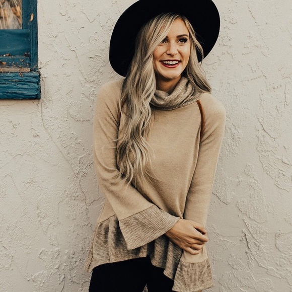 NEW: Boutique turtleneck sweater - Picture 2 of 6